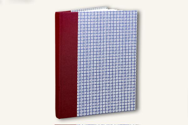 Notizbuch Leinenrücken bordeaux, Buchcover blau weiße Sterne